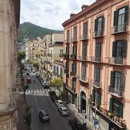 Papiro Blu Apartment Salerno Bagian luar foto