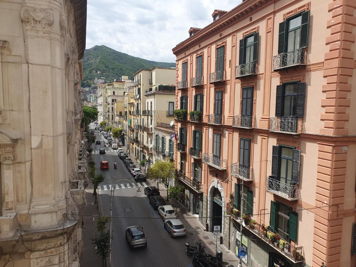 Papiro Blu Apartment Salerno Bagian luar foto