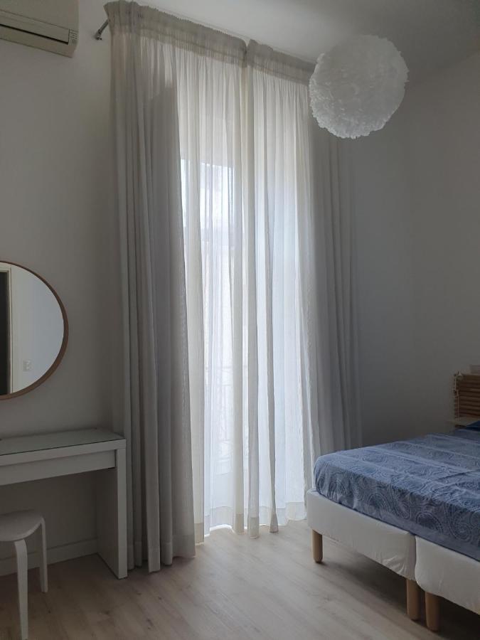 Papiro Blu Apartment Salerno Bagian luar foto