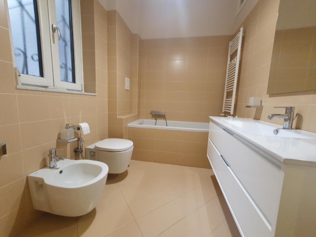 Papiro Blu Apartment Salerno Bagian luar foto
